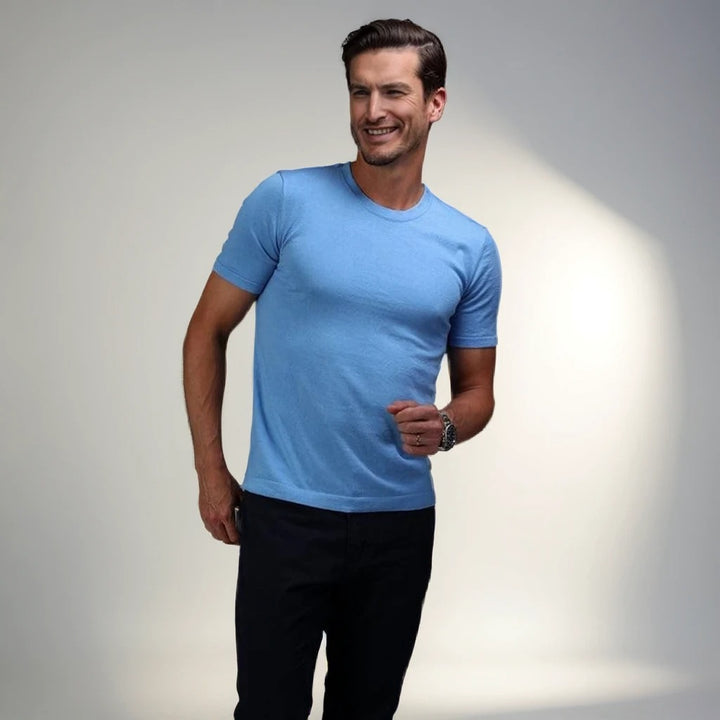 T-Shirt mit Muscle-Fit-Schnitt und hohem Baumwollanteil in Blau