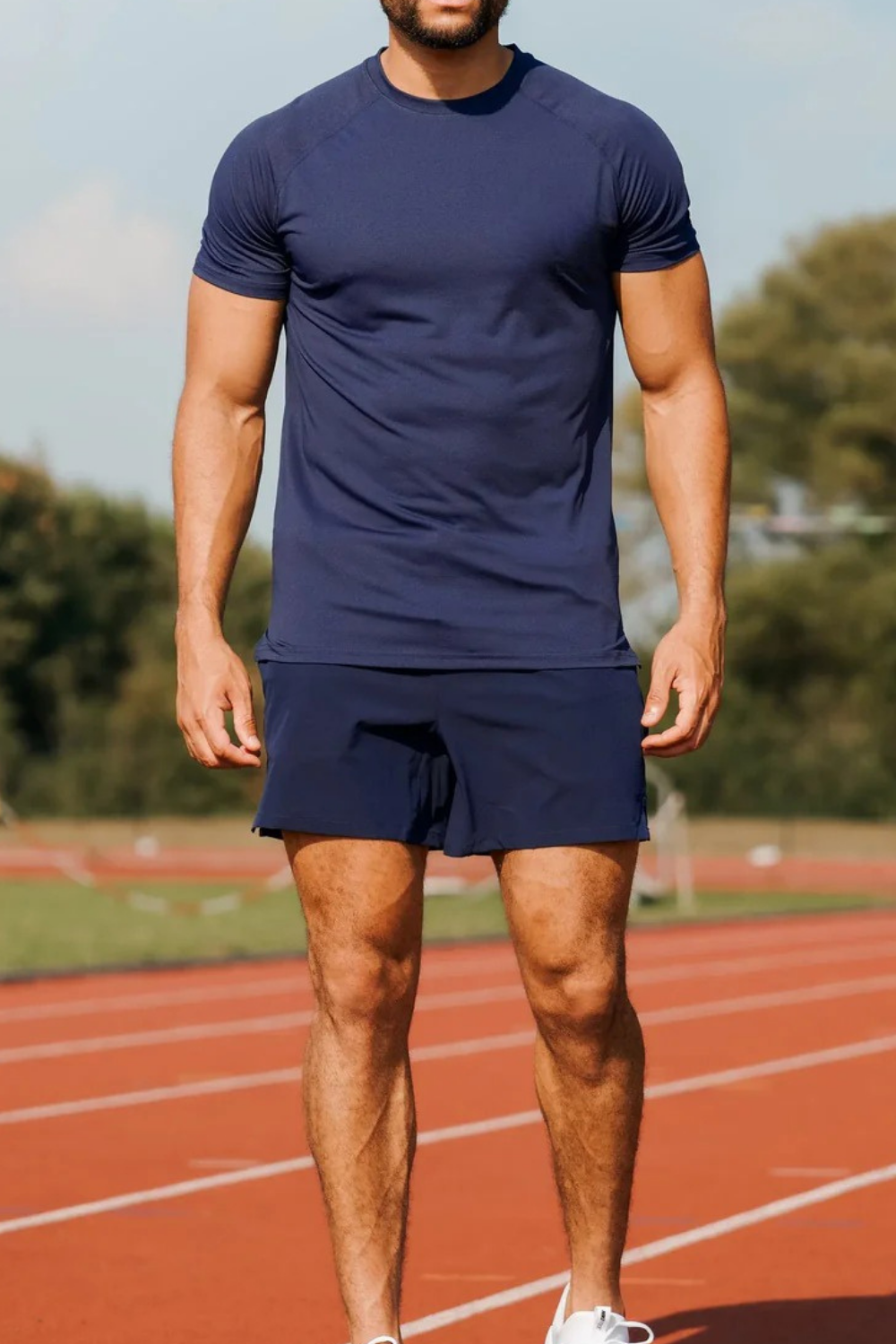 T-Shirt mit Muscle-Fit-Passform und hohem Baumwollanteil in Grau