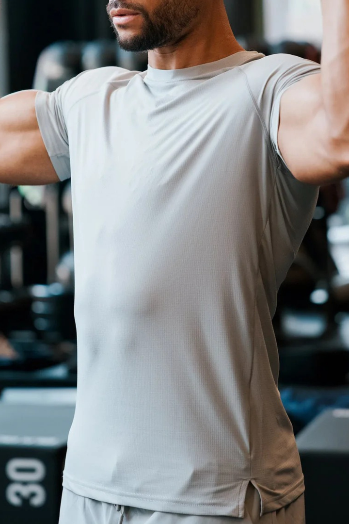 T-Shirt mit Muscle-Fit-Passform und hohem Baumwollanteil in Grau