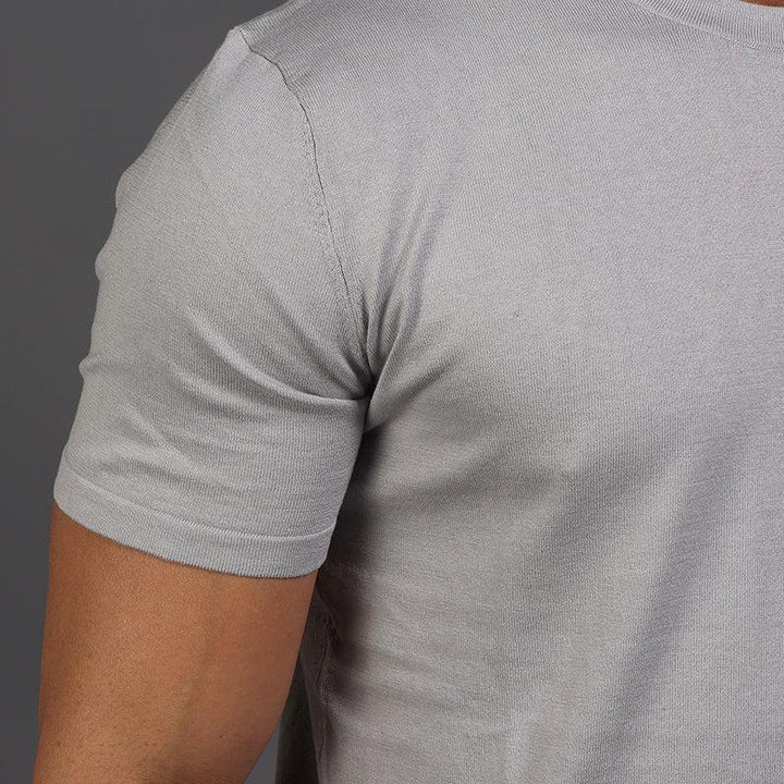 T-Shirt mit Muscle-Fit-Passform und hohem Baumwollanteil in Grau